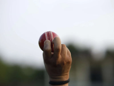 How to bowl a knuckle ball in cricket?